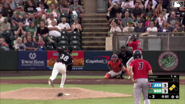 Jonathon Long singles on a line drive to right fielder Jeremiah Jackson. Juan Matheus scores. Matthew Etzel to 3rd.