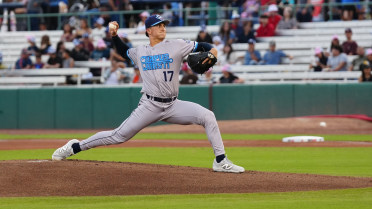 Hooks Fall Short in Extra Innings, Suffer First Loss in SA