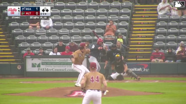 Alex Binelas singles on a line drive to left fielder Will Taylor. Aroon Escobar scores. Raylin Heredia to 2nd.