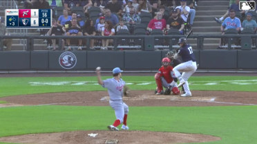 Manuel Palencia doubles (3) on a fly ball to center fielder Pedro León. Miguel Palma scores.