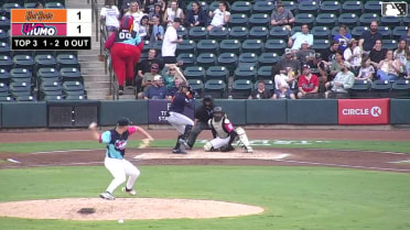 Jhon Diaz homers (4) on a fly ball to right field.