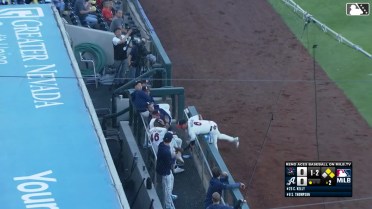Ildemaro Vargas' nice catch in the dugout