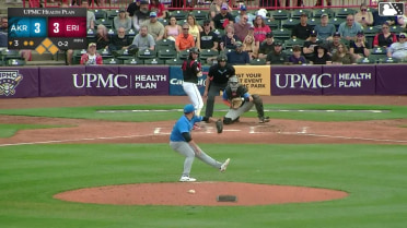 Izaac Pacheco singles on a sharp line drive to right fielder Alfonsin Rosario. John Peck scores. Andrew Jenkins scores. Chris Meyers to 3rd.