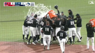 Yankees' Battle hits walk-off single for Renegades
