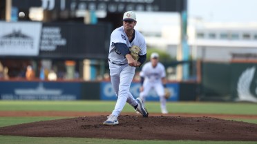 Hooks Snap Slide, Halt Riders