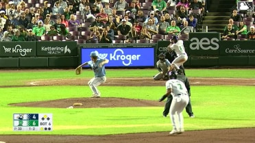 Esmith Pineda doubles (5) on a line drive to center fielder Aaron Walton. Alfredo Alcantara scores.