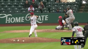Dean Curley singles on a line drive to left fielder Charles Davalan. Esteban González scores. Garrett Howe to 3rd.