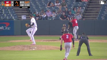 Derek Berg triples (1) on a line drive to right fielder Thomas Sosa. Duce Gourson scores. Lonnie White Jr. scores.