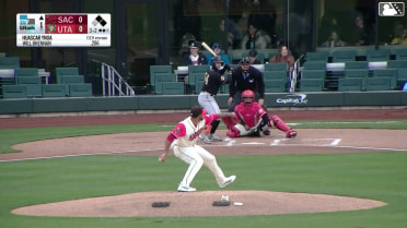 Will Brennan singles on a line drive to right fielder Chris Taylor. Bryce Eldridge scores. Buddy Kennedy to 3rd.