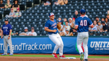 Comets Rally Against Redbirds to Win, 7-5