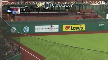 Jake McCarthy makes leaping catch on a fly ball
