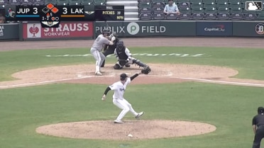 Max Williams doubles (5) on a line drive to left fielder Anibal Salas. Julio Henriquez scores. PJ Morlando to 3rd.