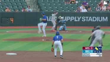 Luis Castillo singles on a ground ball to center fielder Dillon Head. Daniel Dickinson scores. Eric Bitonti to 3rd.