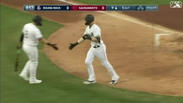 Giants outfielder Mitch Haniger slams a solo home run