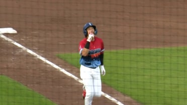 Eduardo Quintero clobbers a grand slam