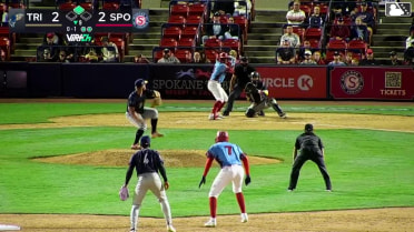 Roynier Hernandez singles on a sharp line drive to right fielder Randy De Jesus. Kelvin Hidalgo scores.
