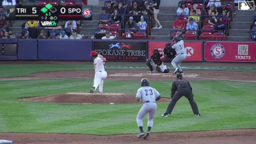 Johan Macias singles on a soft line drive to left fielder Robert Calaz. Juan Flores scores. Anthony Scull to 3rd.