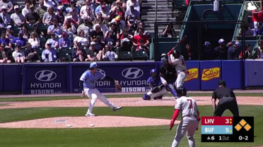 Bryan De La Cruz out on a sacrifice fly to right fielder RJ Schreck. Gabriel Rincones Jr. scores.