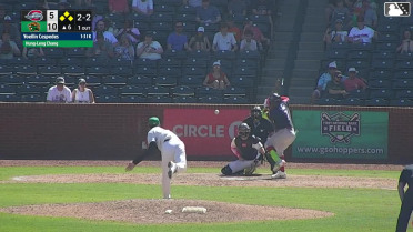 Yoeilin Cespedes out on a sacrifice fly to right fielder Camden Janik. Freili Encarnacion scores. Justin Gonzales to 3rd.