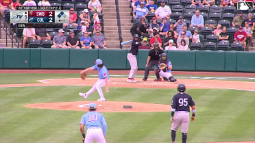 Yanquiel Fernández doubles (8) on a line drive to left fielder Ralphy Velazquez. Abrahan Gutierrez scores. Oswaldo Cabrera scores.