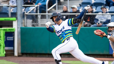 Brandon Eike singles on a ground ball to right fielder Trent Youngblood. Felnin Celesten scores. Matthew Ellis to 3rd.