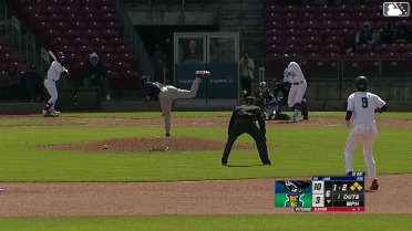 Andy Lugo grounds into a force out, third baseman Jose Cerice to second baseman Tyriq Kemp. Khadim Diaw scores. Brandon Winokur to 3rd. Jacob McCombs out at 2nd. Andy Lugo to 1st.