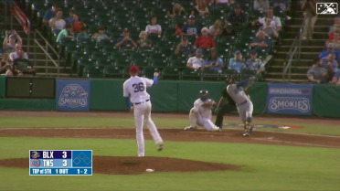 Jackson Chourio cranks solo homer to left field