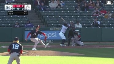 Ronny Simon triples (1) on a sharp line drive to right fielder Héctor Rodríguez.