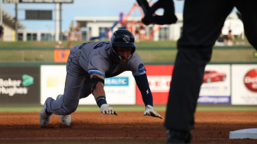 Hooks Score Double-Digit Runs, Take Series Lead 3-2
