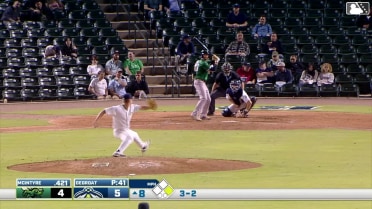 Dalton McIntyre homers (2) on a fly ball to right field. Nick Montgomery scores.