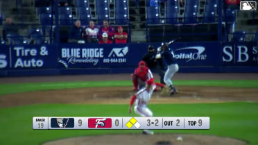 Jace Avina reaches on a throwing error by third baseman Aroon Escobar. Manuel Palencia scores. Owen Cobb scores. Jace Avina to 2nd.
