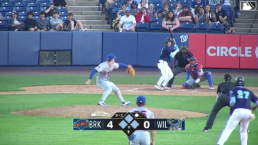 Eli Willits doubles (2) on a line drive to right fielder John Bay. Angel Feliz scores. Elijah Green scores. Jack Moroknek to 3rd.