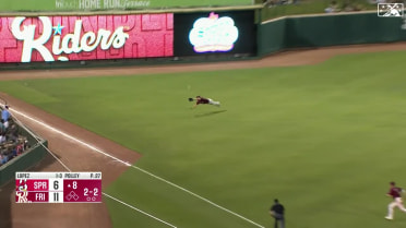 Aaron Zavala makes an incredible diving catch 