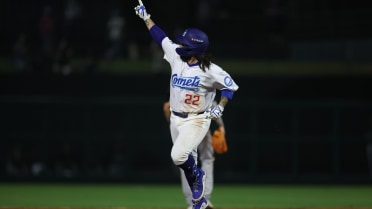 Chavis and Ward Homer in Comets' Series Finale Win