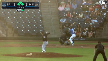 Casey Yamauchi walks. Davis Diaz scores. Bobby Boser to 3rd. Clark Elliott to 2nd.