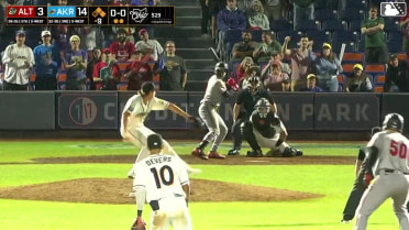 Duce Gourson homers (4) on a fly ball to right field. Omar Alfonzo scores. Will Taylor scores.