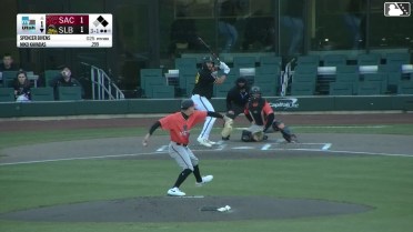 Niko Kavadas doubles (10) on a line drive to left fielder Victor Bericoto. Donovan Walton scores. Jeimer Candelario scores.