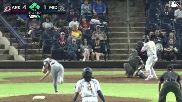 Tommy White walks. Shane McGuire scores. Joshua Kuroda-Grauer to 3rd. Leo De Vries to 2nd.