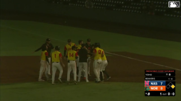 Dylan Beavers hits a walk-off single 