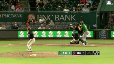 Sam Huff homers (3) on a fly ball to right field.