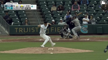 Luke Williams homers (2) on a fly ball to left center field. José Azocar scores.