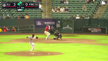 Clayton Gray homers (2) on a fly ball to right field. Carlos Renzullo scores. Jeremy Ciriaco scores.