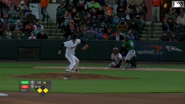 Luis Guanipa singles on a line drive to right fielder Junior Aybar. Conor Essenburg scores. Alex Lodise to 2nd.