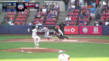 Michael Prosecky catches ball behind his back