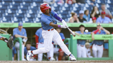Eight-Run Fifth Breaks Tie, Seals Blowout Win for Threshers