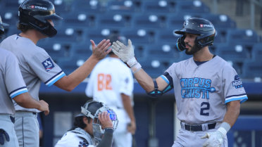 Nuñez Homers on Birthday, Hooks Slay Skid