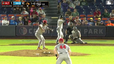 Jonah Advincula homers (2) on a fly ball to right field. Wuilfredo Antunez scores.