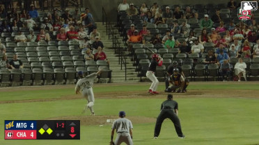 Zavier Warren singles on a line drive to right fielder Mac Horvath. Leo Balcazar scores. Cade Hunter to 3rd.