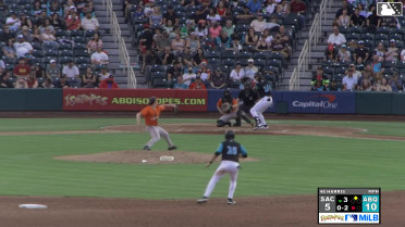 Charlie Condon singles on a line drive to center fielder Scott Bandura. Nic Kent scores.