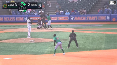 Axiel Plaz singles on a ground ball to center fielder Kevin Villavicencio. Brian Sanchez scores. Wyatt Sanford to 3rd.